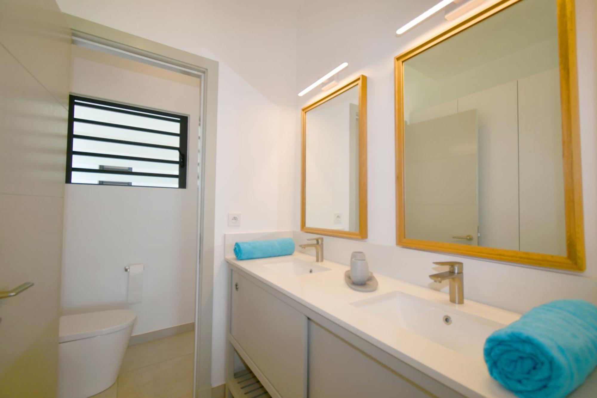 White&Blue Beachfront Luxury Poste Lafayette Extérieur photo